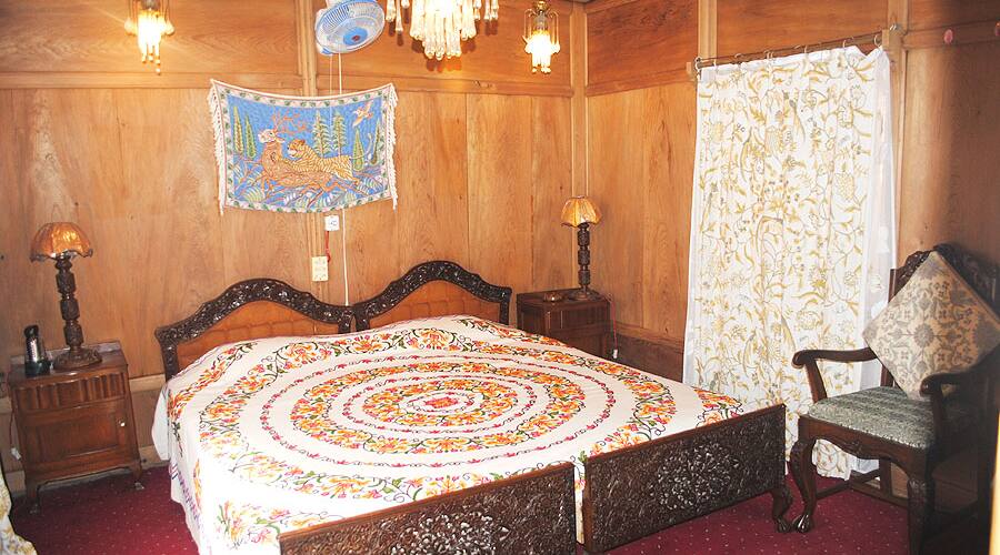 Laila Majnoon Houseboat, Srinagar 5